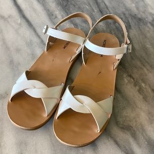 Nordstrom big girls 2M white sandals